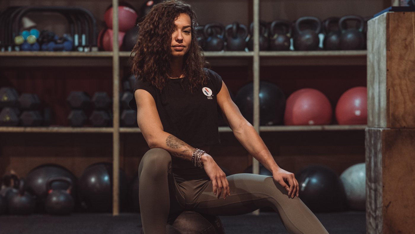 Portrait en salle, avec un t-shirt Le Snatch Français