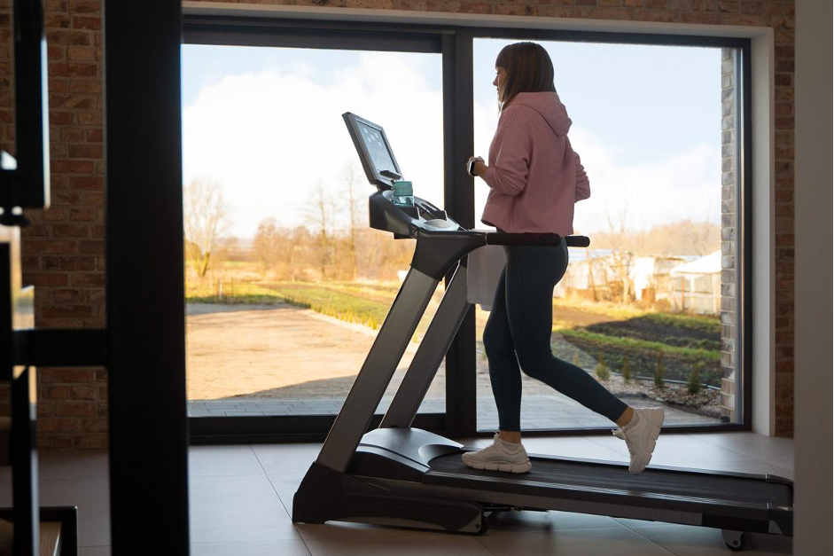 Comment s'entraîner sur un tapis de course à la maison ?