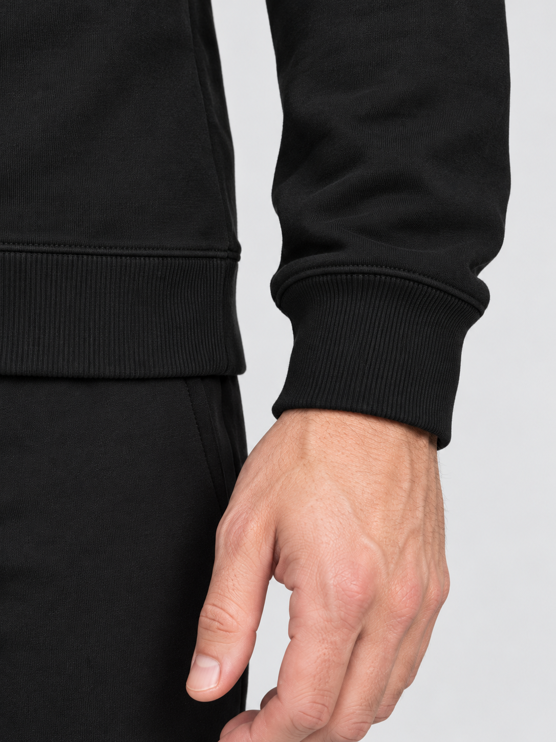 Sweat col rond unisexe Strong Tomorrow — detail porte — maquette illustrative