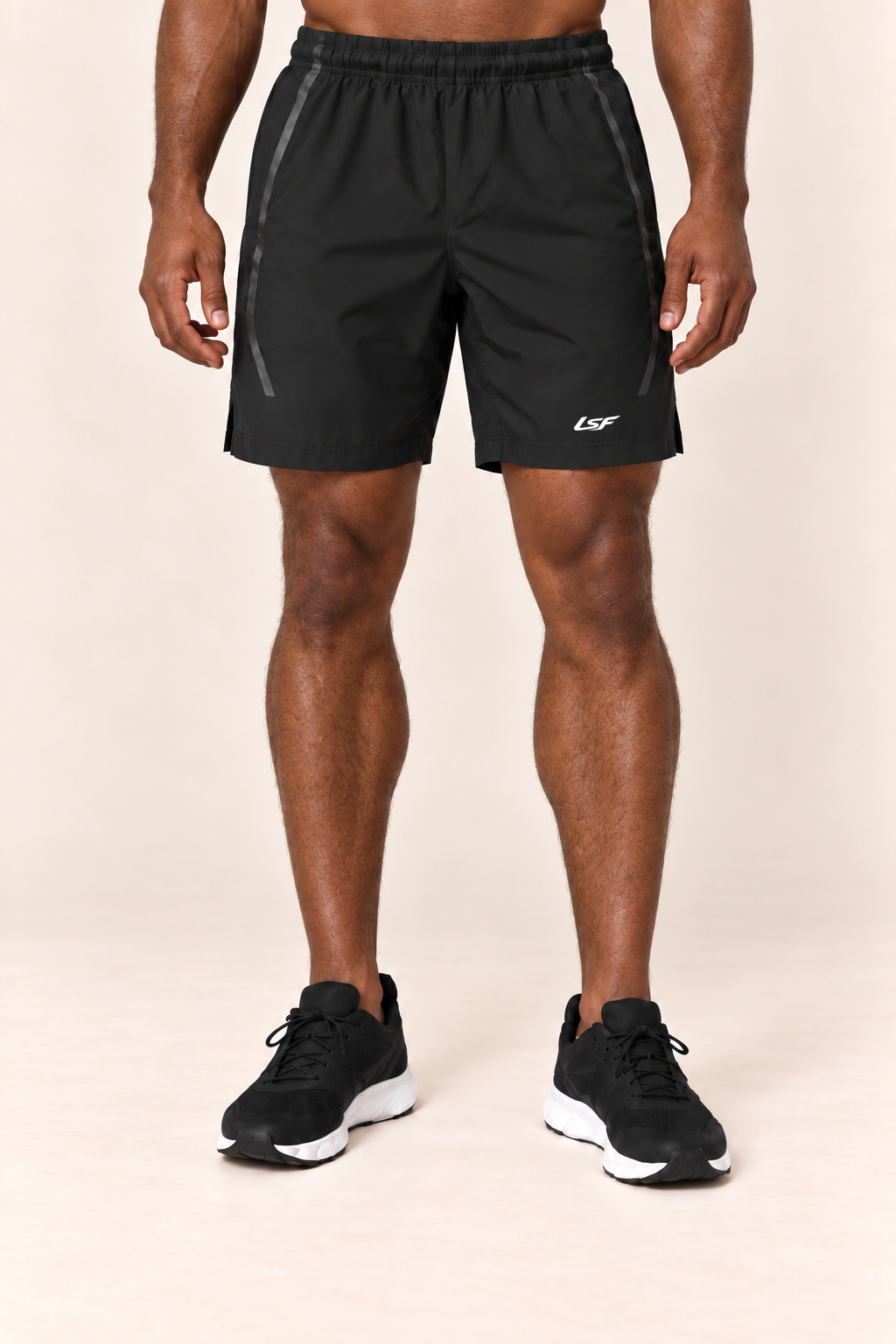 Short tempo LSF noir — vue portée cadrée de la taille aux chaussures