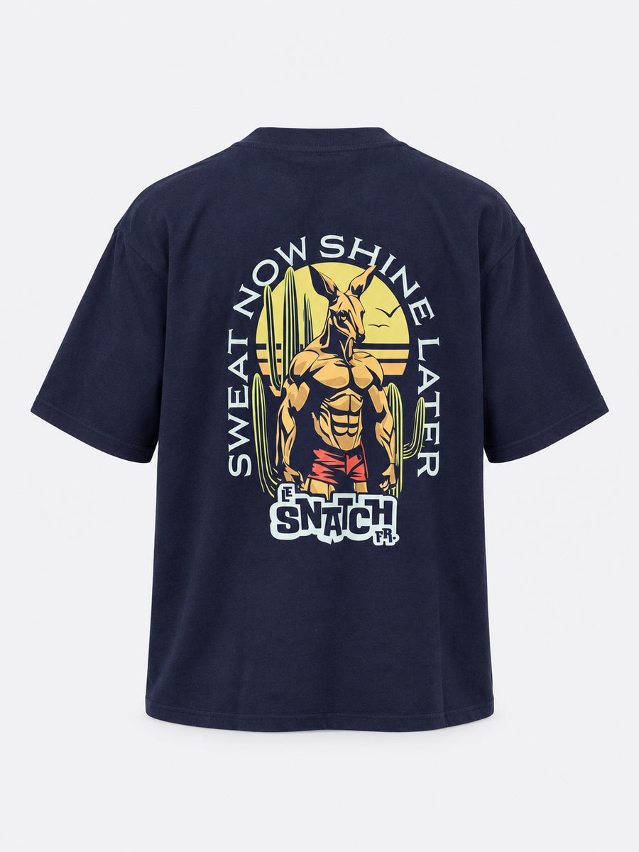 T-Shirt Oversize Homme Cross Training – Sweat Now Shine Later — Navy — maquette sur fond gris clair